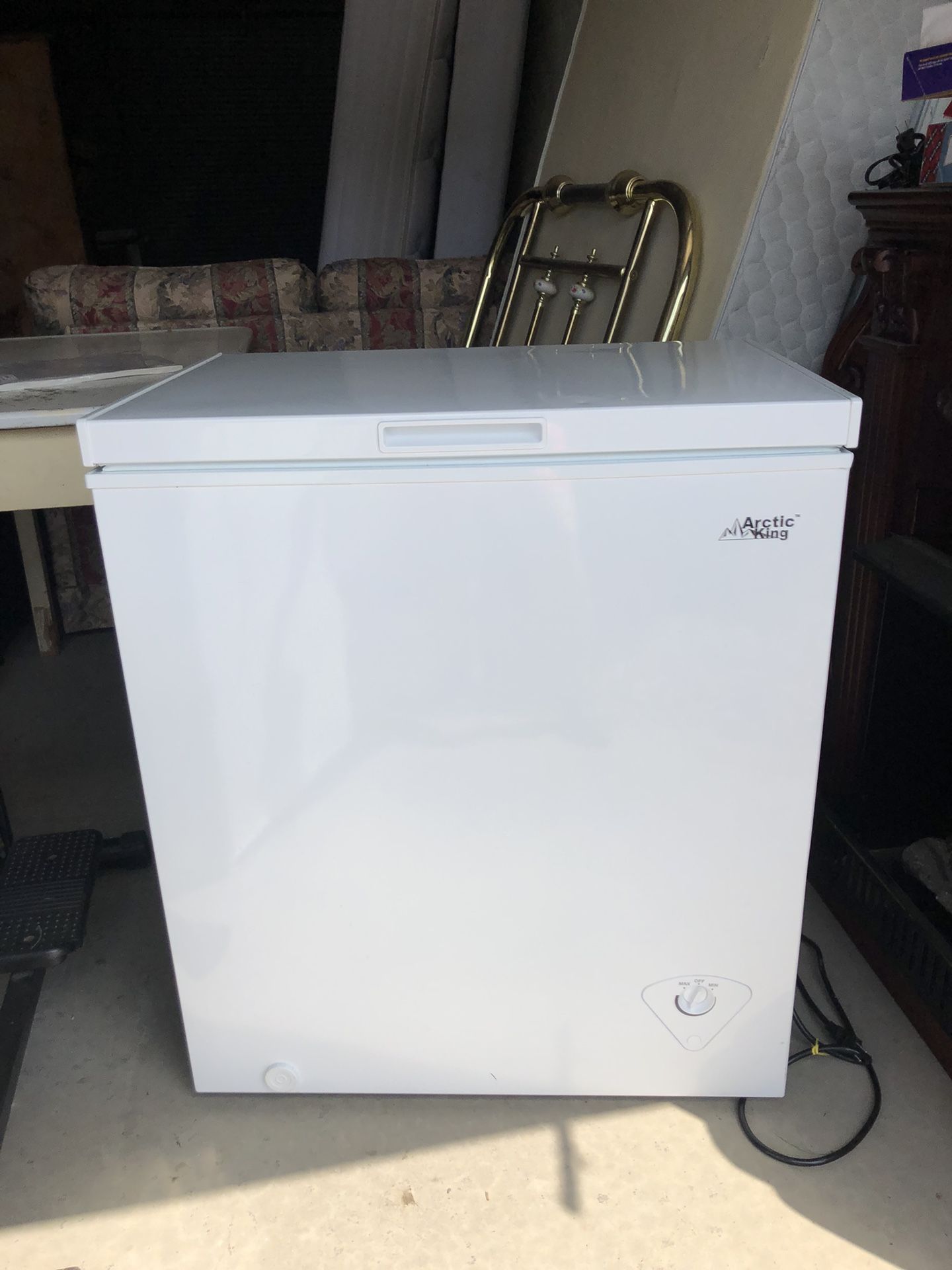 Small Chest Freezer Arctic King White 