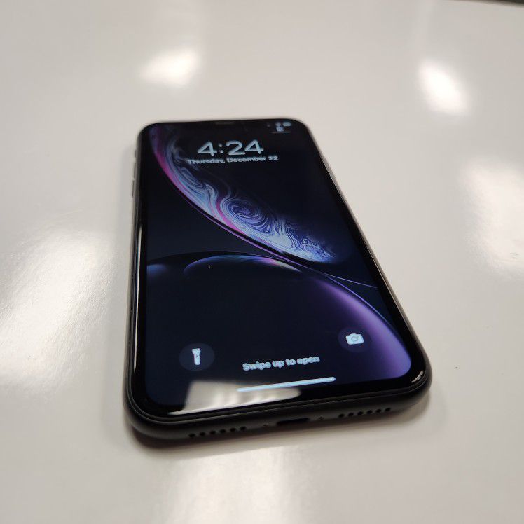 iPhone XR 128gb Unlocked | Mission Valley Store for Sale in San 