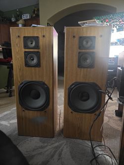 Vintage Fisher wood tower speakers