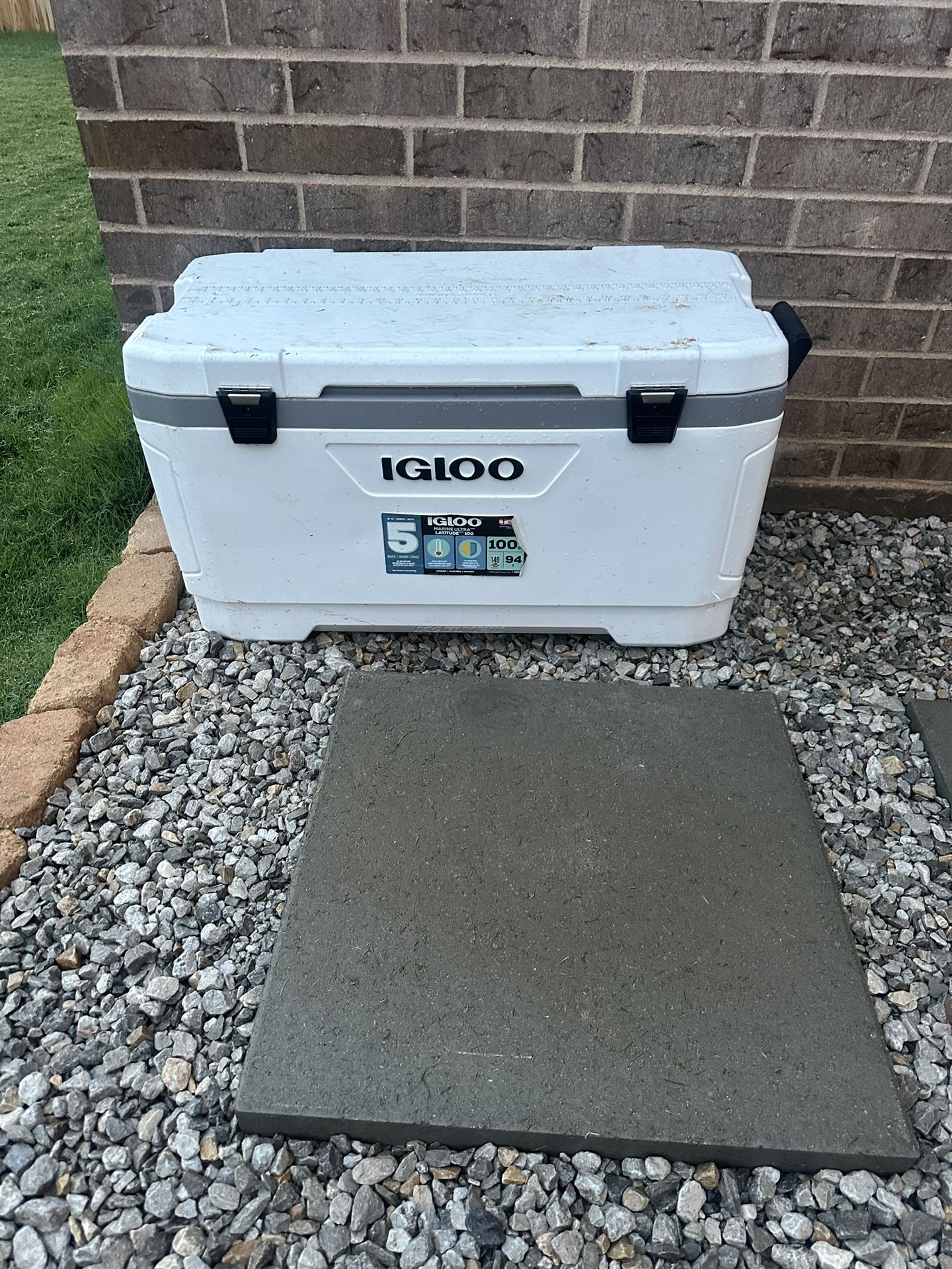 Igloo Ice Cooler  100 Qt 