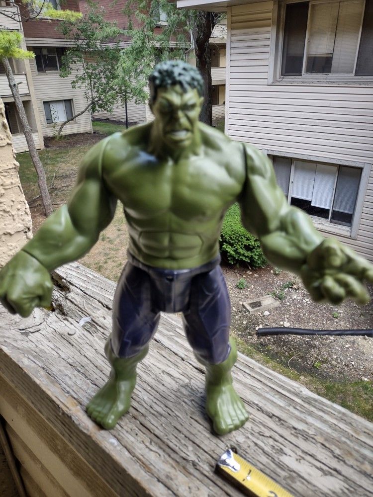 Marvel Comics 12-in Battery Operated Incredible Hulk Action