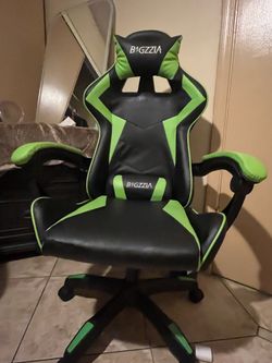 Gamer chair black and green