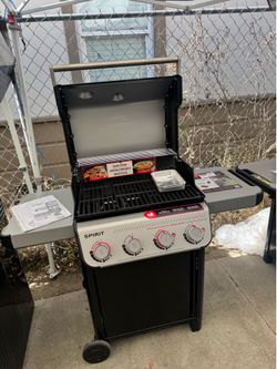 Spirit E-425 Black 4 -Burner Natural Gas Grill