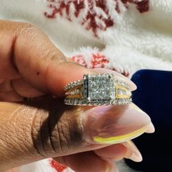 Beautiful Gold Diamond Ring