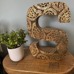 Wooden “S” Decor