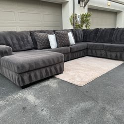 Stunning Dark Gray Sectional Couch In Good Condition- Free Delivery 🚚 