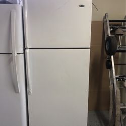 Amana Top Freezer Refrigerator Apartment Size 18 Cu Ft 
