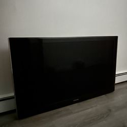 Samsung 52” LCD HDTV – LN-T5265F