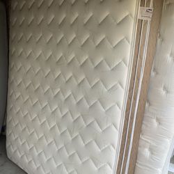 Queen Mattress And Box Spring 
