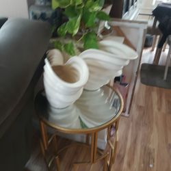 2 Stools And 2 Decor.