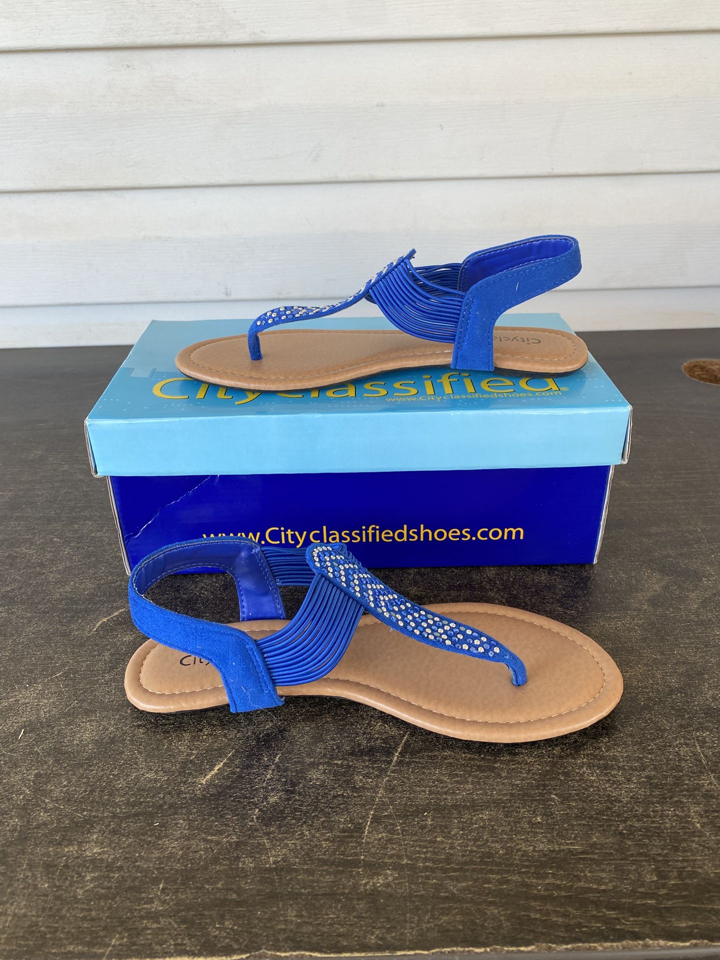 City classified woman’s sandals with blue rhinestones size 6.5