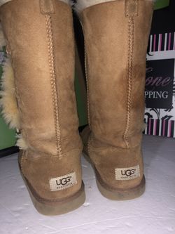 Ugg boots 1962 size 6 very nice