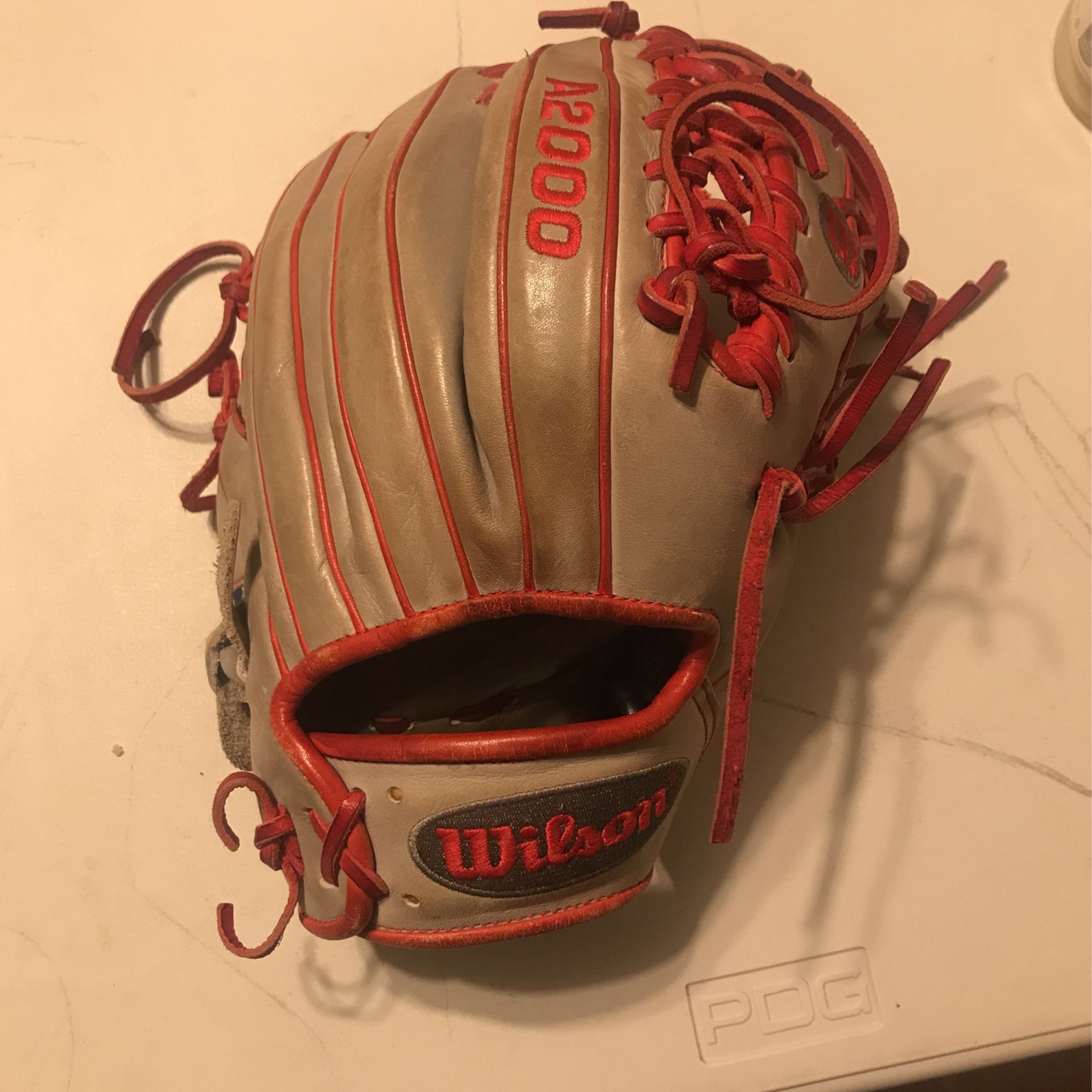 Wilson A200 Right Handed Fielding Baseball Glove