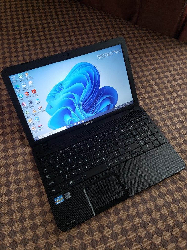 15.6"inch Intel Core i3 Toshiba Laptop, 500GB HDD, 4GB RAM, Inbuilt Bluetooth, HDMI, DVD RW📀 And a WebCam. Windows 10 Installed.