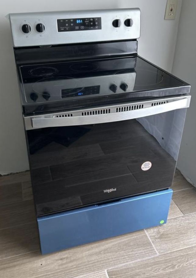 Brand New Stove Whirlpool Electric