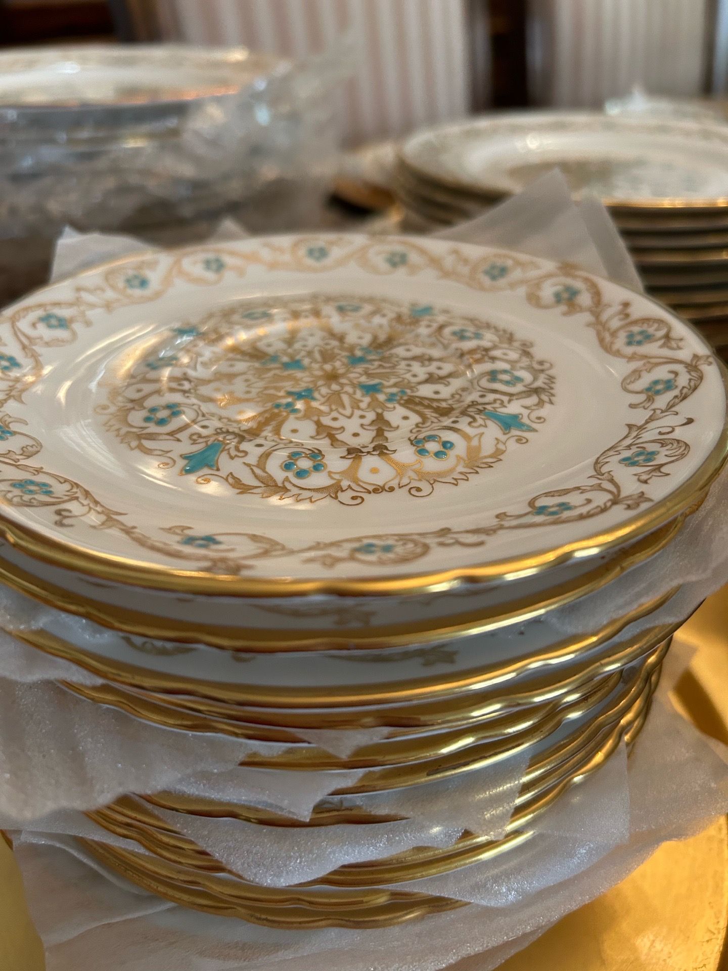 Royal Tuscan Bone China - Louise F184