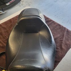 2018 HD 2018 115th Anniversary St Glide or touring seat.