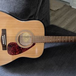 Acoustic Yamaha F325 Guitar