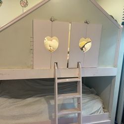 Princess House Bunk Bed With Heart windows 
