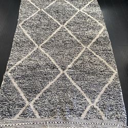 ✨ BEAUTIFUL CREAM & BLACK AREA RUG✨