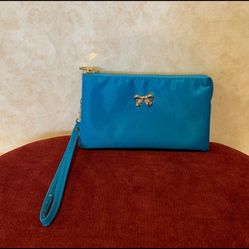 Blue bow wristlet zip wallet