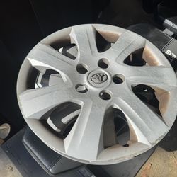 Toyota Camry OEM Hubcap 2011