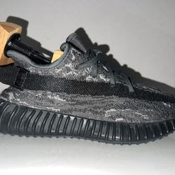Adidas Yeezy Boost 350 V2 ( SIZE US 5)