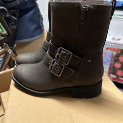 Women UGG Size 7 