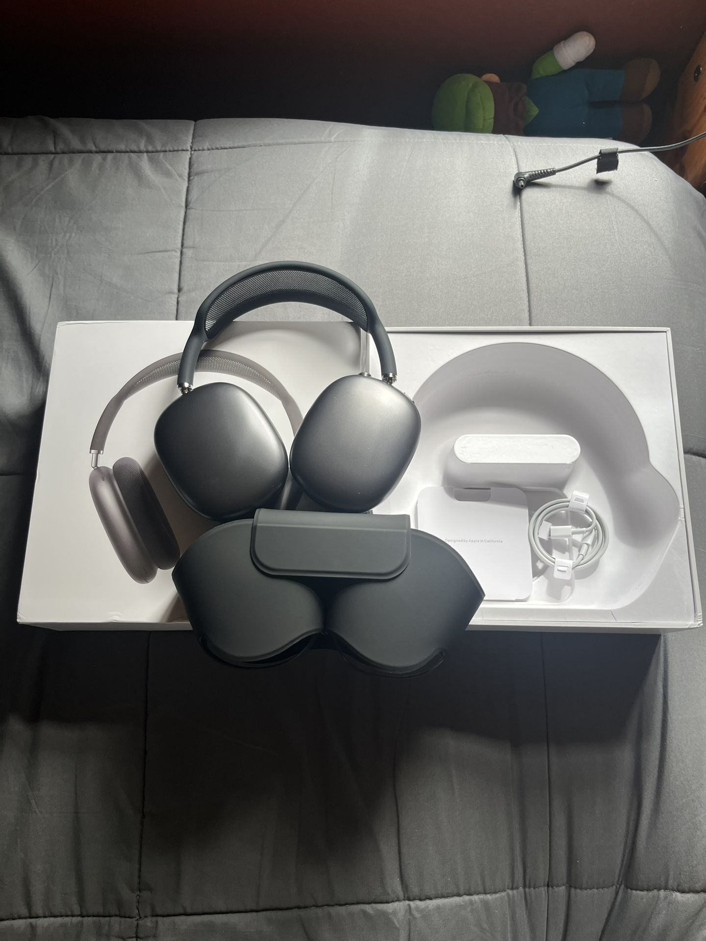 Black AirPod Maxes