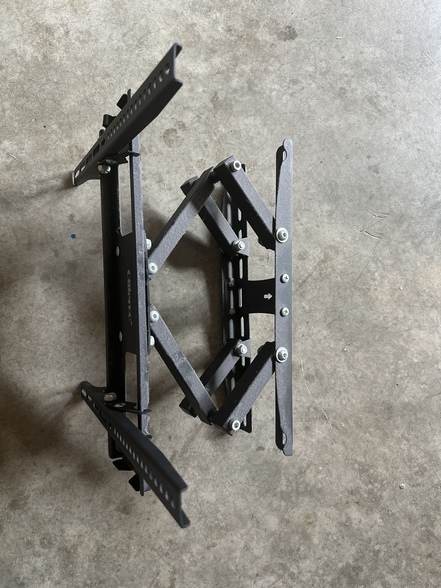 Universal TV wall mount