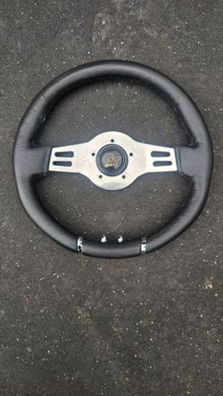 Grant steering wheel 13 1/2"  5 hole