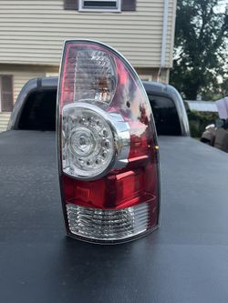 Toyota Tacoma Taillight 