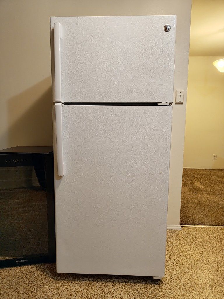 GE Refrigerator 15.6 cu. ft.