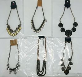 Costume short necklaces in bronze