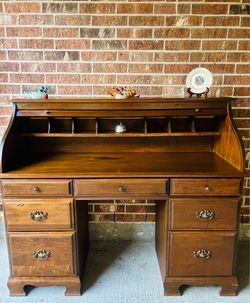 Vintage Traditional Roll-Top Desk with Cubbies