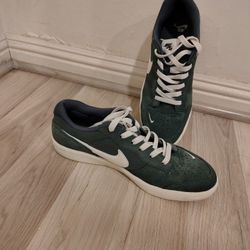 Nike SB Force Suede Green Size 9 Mens. 10.5 Womens 