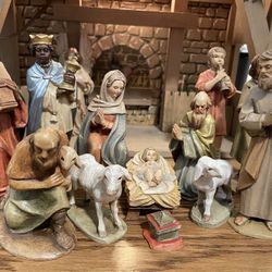 Hand Painted ANRI Toriart Nativity Figures With Crèche