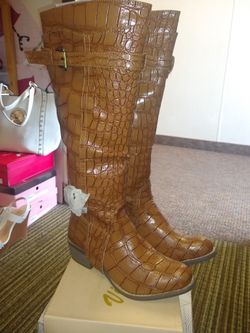 Winter boots size 8
