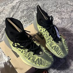 Yeezy Energy Glow Basketball Size 13 