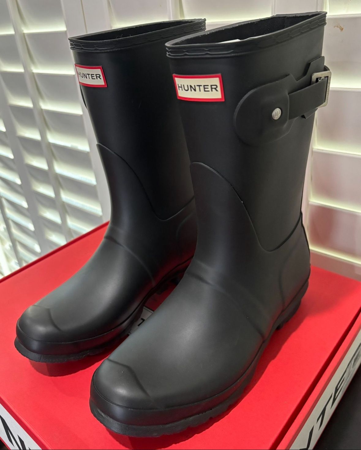 NEW Hunter Original Waterproof Black Chelsea SHORT Rain Boots (Women’s Size 7) - $65