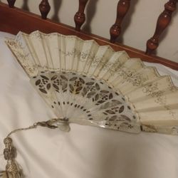 French mother-of-pearl hand fan, 19th century