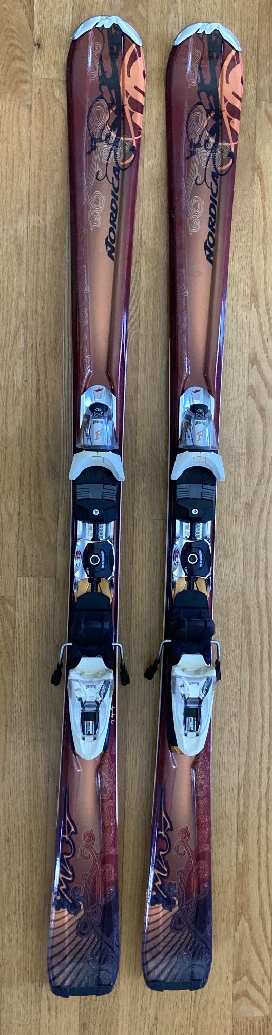 Skis - Nordica Mint
