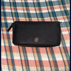 Tory Burch Robinson Saffiano leather continental zip wallet in black