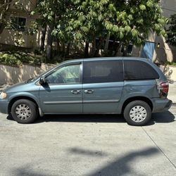 2005 Chrysler Town And Country 