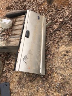 2000 ford ranger tailgate