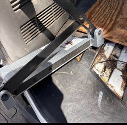 Laminate flooring cutter