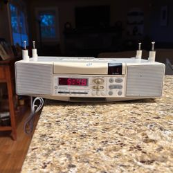 GE  Under Cabinet CD Player AM/FM Radio