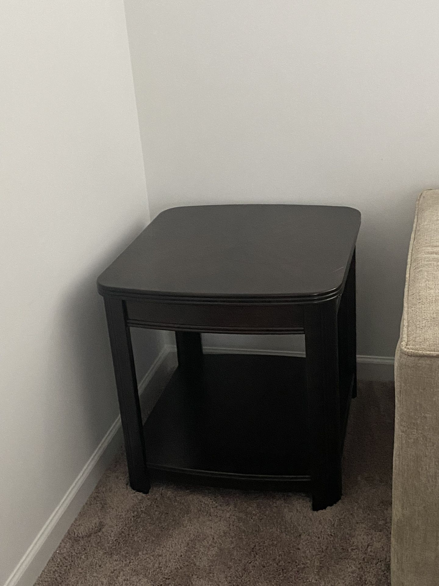 End Table. (Set of 2)