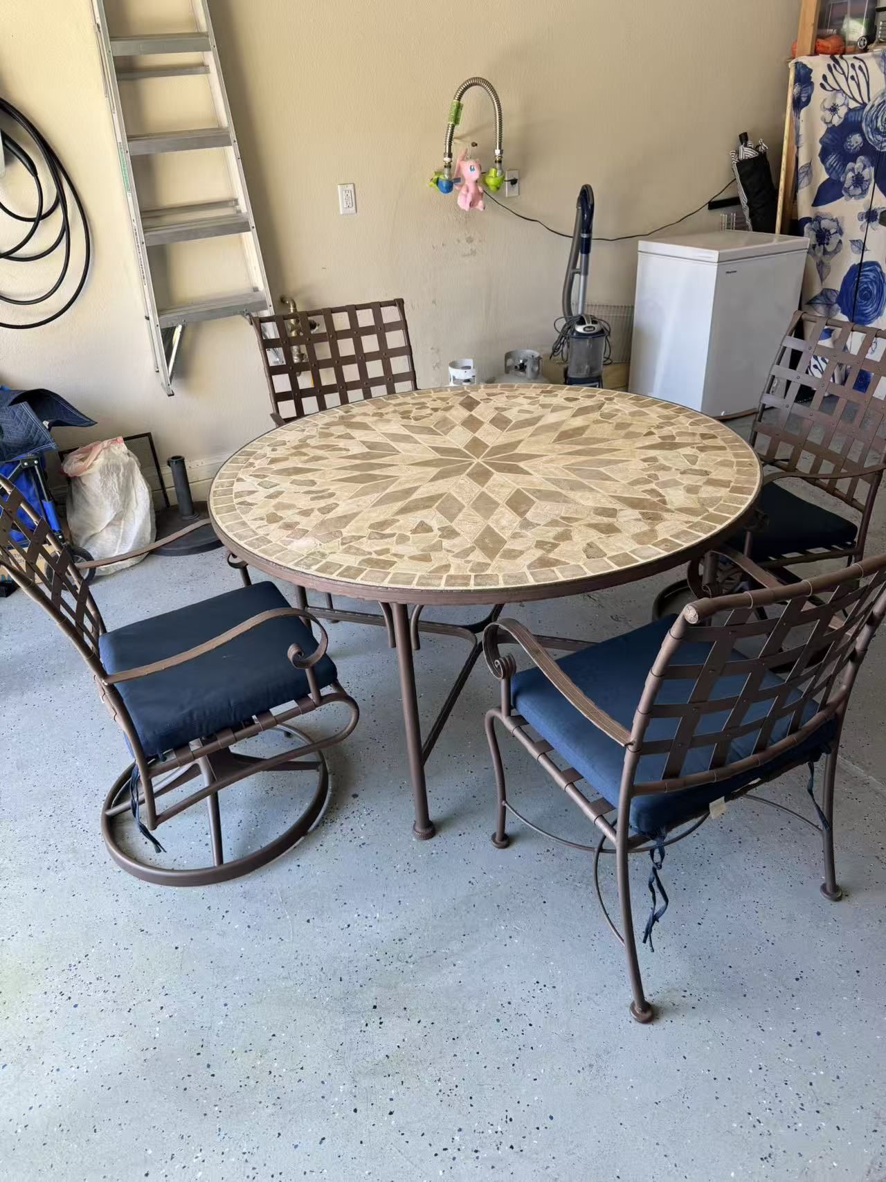 O.W.Lee Outdoor furniture patio set