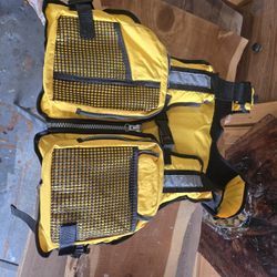 Fishing Vest With Multiple Pockets